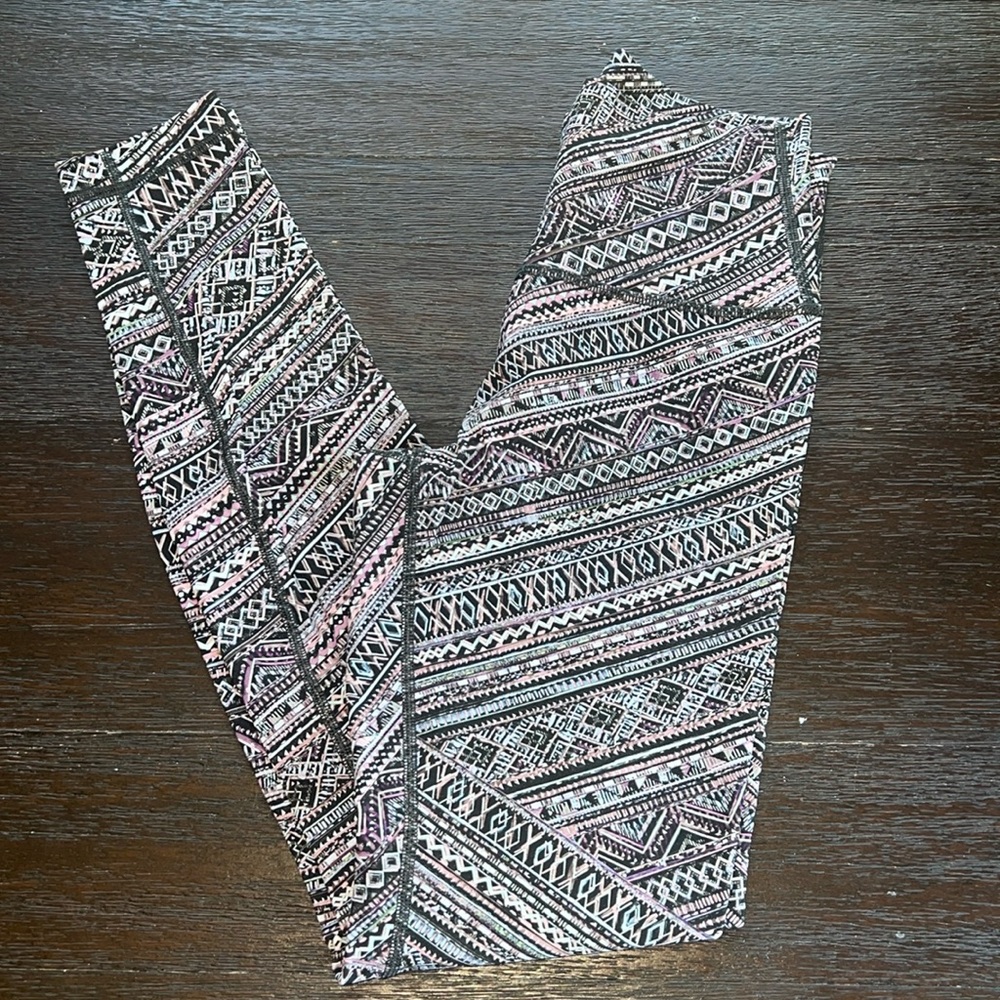 Lululemon Size 4 25” Inseam Printed Legging